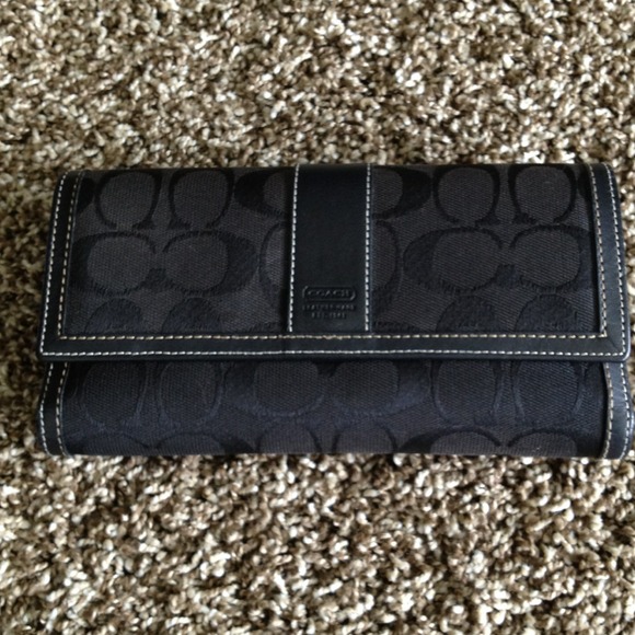 🌟SOLD to m28🌟Black COACH wallet
