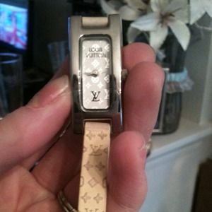 BUNDEl louis Vuitton watch juicy shades