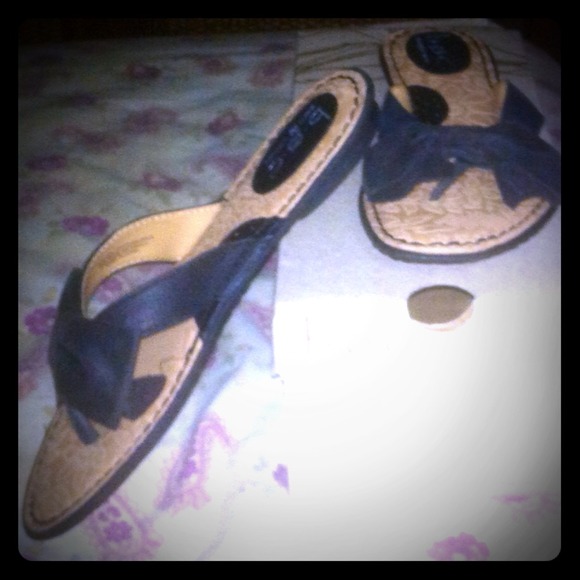 Born Bow Sandals