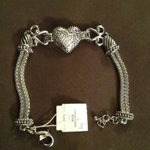 🎉SOLD to @michelle8🎉 Silver Heart Bracelet