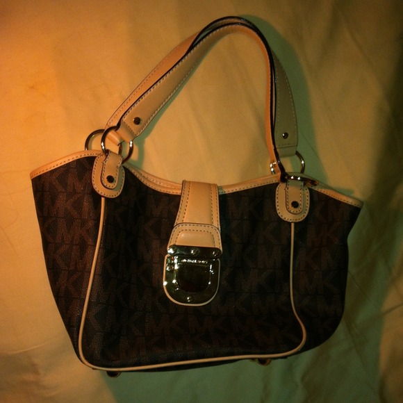 Reserved for fashionlisa-Michael Kors Purse