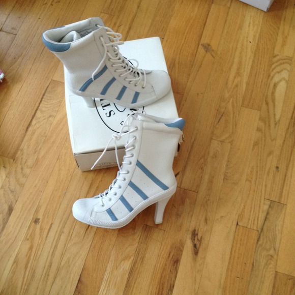 Steve Madden Lobo sneaker heels