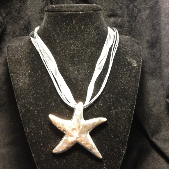 Stunning necklace with a starfish charm. - Picture 1 of 1