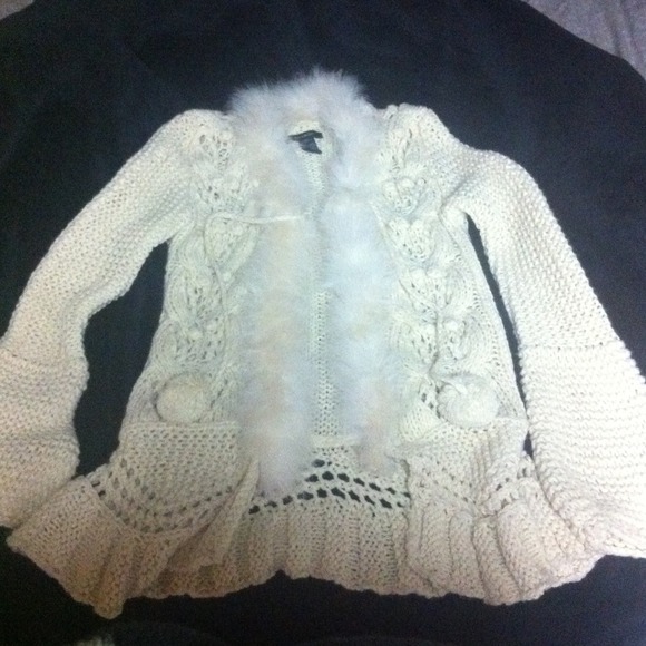 Beautiful sweater - Picture 2 of 2