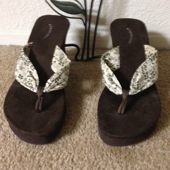 Awesome wedge sandals with flowers and glitter NEW