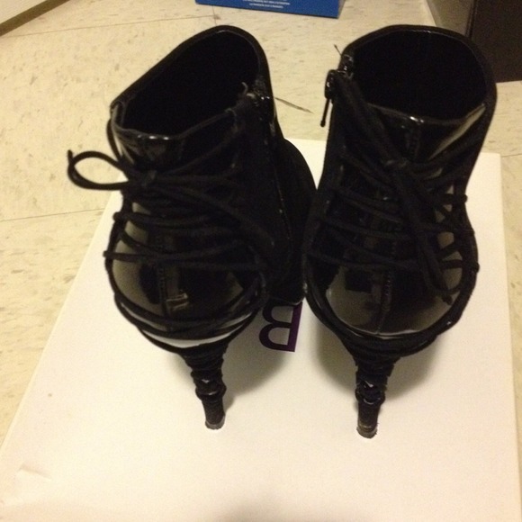 Bakers Suede stiletto bootie - Picture 2 of 4