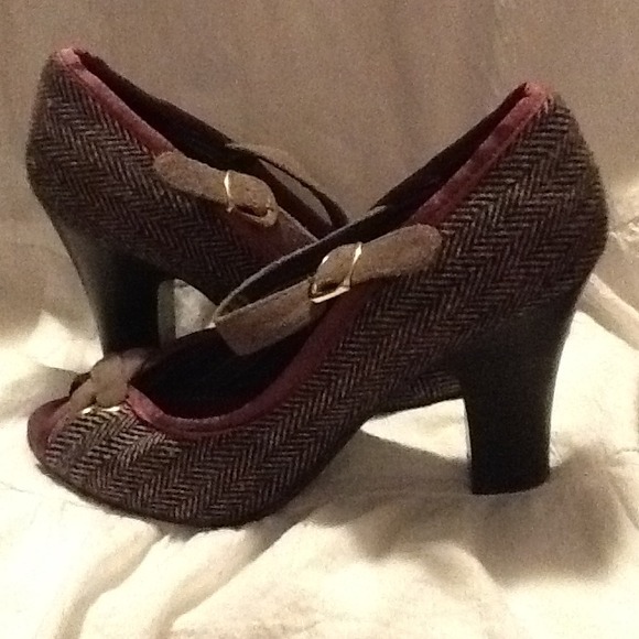 Reduced $20. Steve Madden peep toe heels - Picture 2 of 2