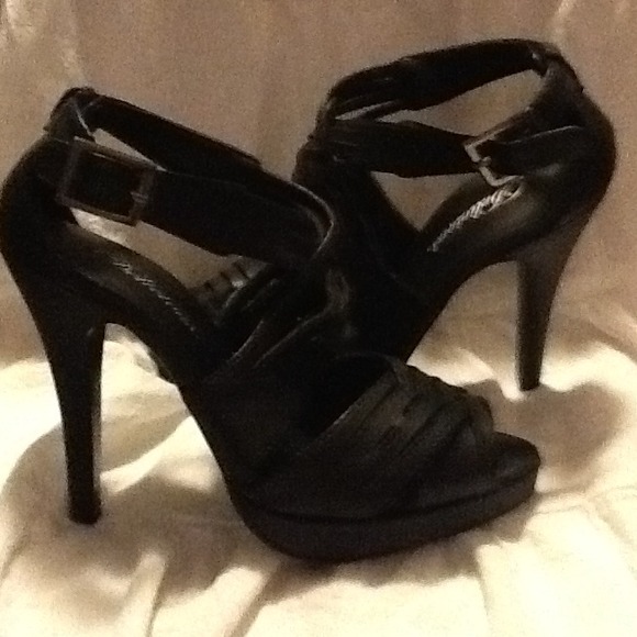 Reduced $10. Delicious peep toe sandals - Picture 2 of 2