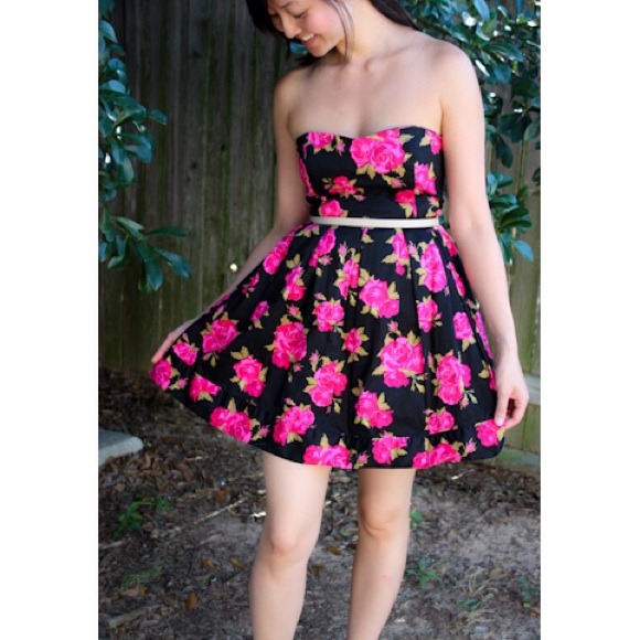 Bundle: floral dress, filigree earrings + belt