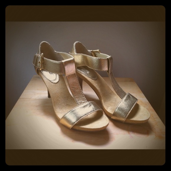 SALE****Brand new, never been worn. Comfortable