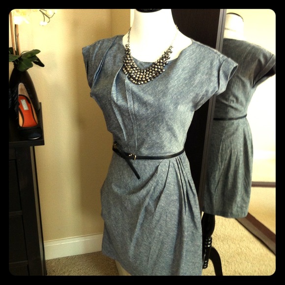 Fitted grey dress with pleats detail