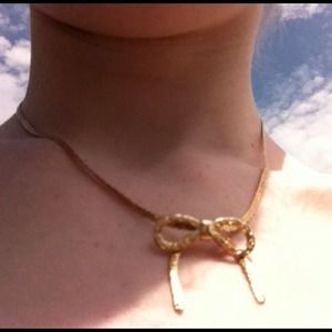 Avon Bow necklace