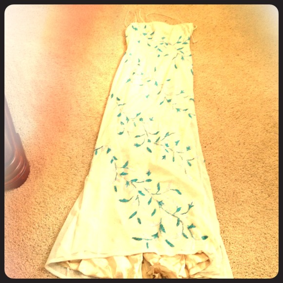 🎉Get ready for the holiday parties🎉🎄