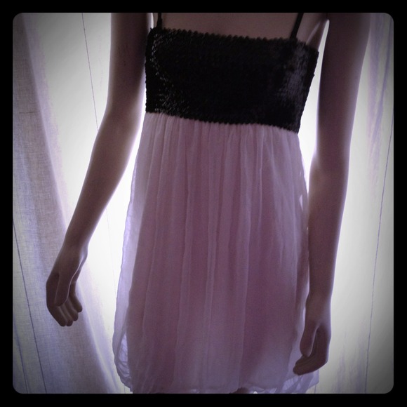 Sold @Lacey12 Reduced☀💙Black/white sequined dress
