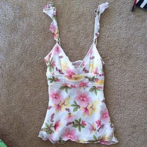 Tops - Floral chiffon like top Tops - Floral chiffon like top