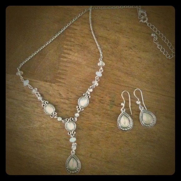 Reserved for @jjbearrn Necklace & earrings