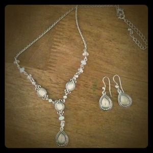 Reserved for @jjbearrn Necklace & earrings