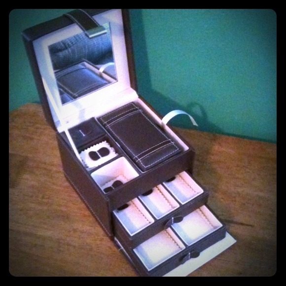 Reserved for @tootired0000 Jewelry box