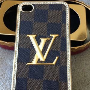 RESERVE for @tashbayber  Brand new iPhone 4 casing