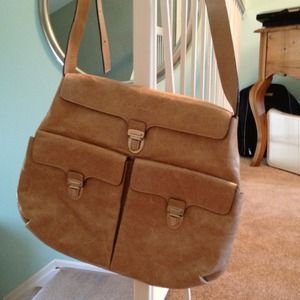 Nannini messenger bag in light taupe leather