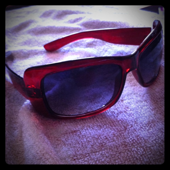 🌸reduced!🌸 red and black sunglasses - Picture 1 of 4