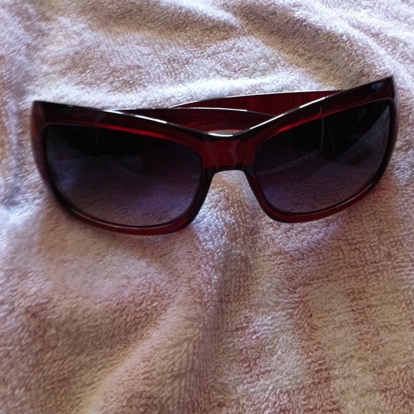 🌸reduced!🌸 red and black sunglasses - Picture 2 of 4