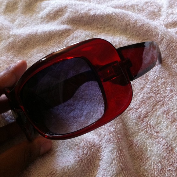 🌸reduced!🌸 red and black sunglasses - Picture 3 of 4