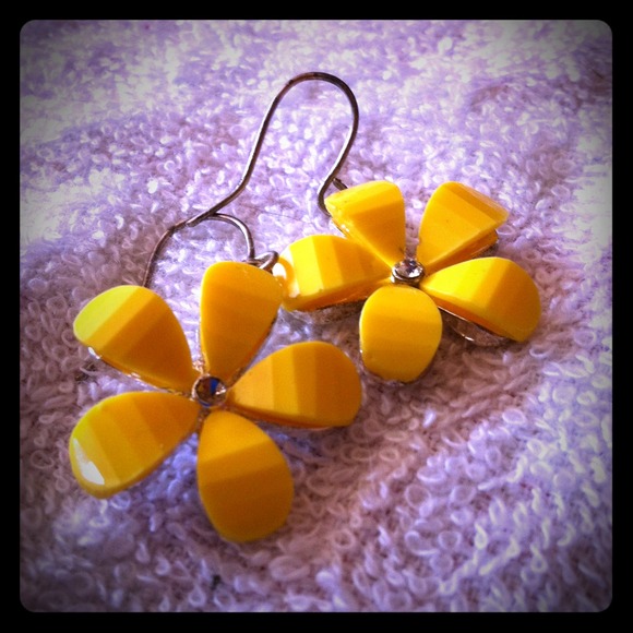 yellow flower earrings with rhinestone centers - Picture 1 of 2