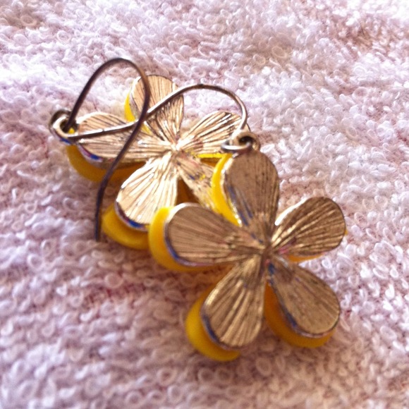 yellow flower earrings with rhinestone centers - Picture 2 of 2