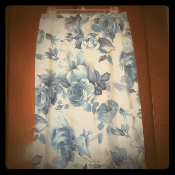 Floral beach skirt - Picture 1 of 2