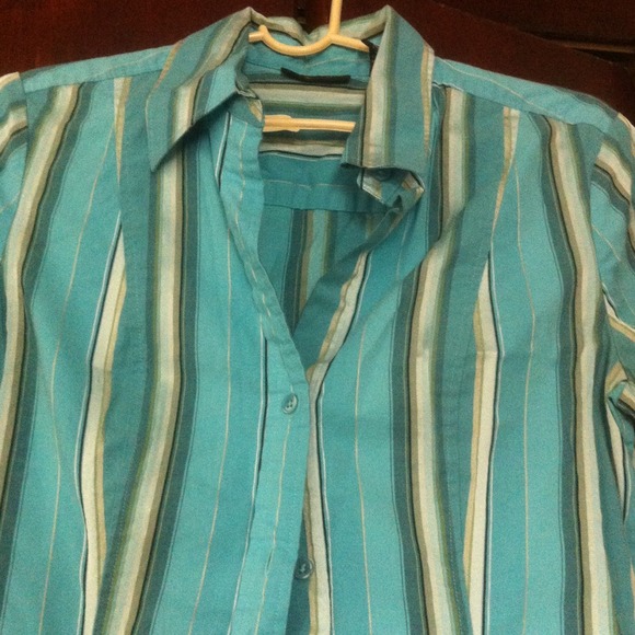 NY&Co Button down shirt - Picture 2 of 2