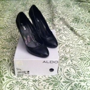 Aldo black patent leather pumps