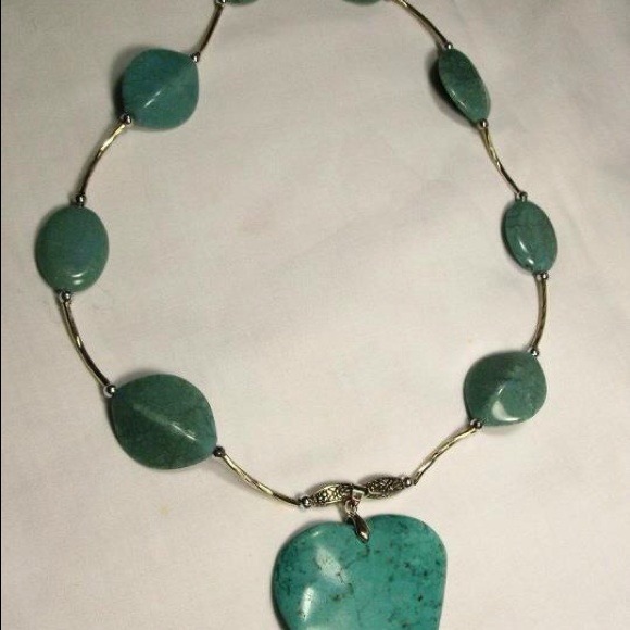 Handmade green and silver necklace - Picture 1 of 3