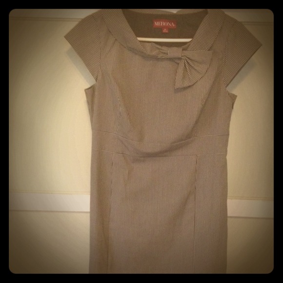 Mod dress, bow neck design