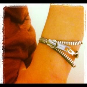 Zipper bracelet