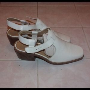 REDUCED Vintage white shoes sandals