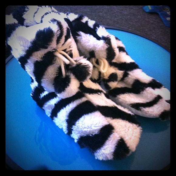New Croft & Barrow zebra slippers - size S/M (5-7)