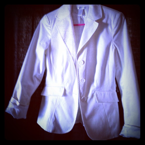 💋Hold for real_hw_of21228 NWT Cool White Blazer