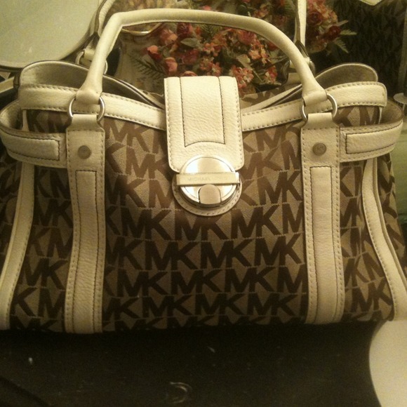New Michael Kors hand bag.