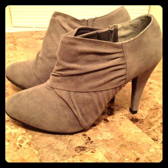 3" Grey booties