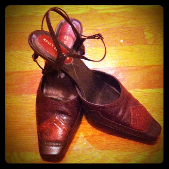 Kelly & Katie brown/maroon leather pumps