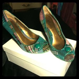Plaid pumps size 8