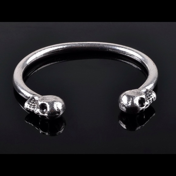 Jewelry - Double Skull Silver Bangle