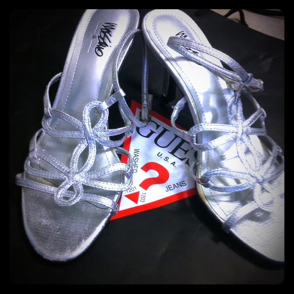 Like new silver strappy heels 6.5 - Picture 1 of 4