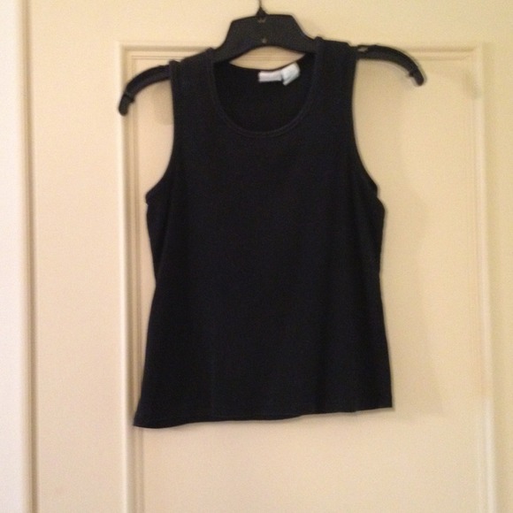 Black ribbed tank, size small