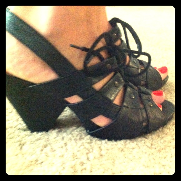 🚨SOLD🚨 Steve Madden Wedges