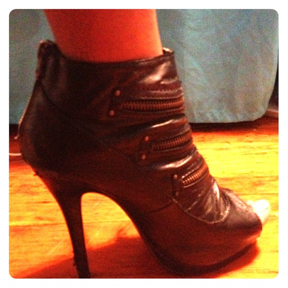 Sexy black peep-toe booties