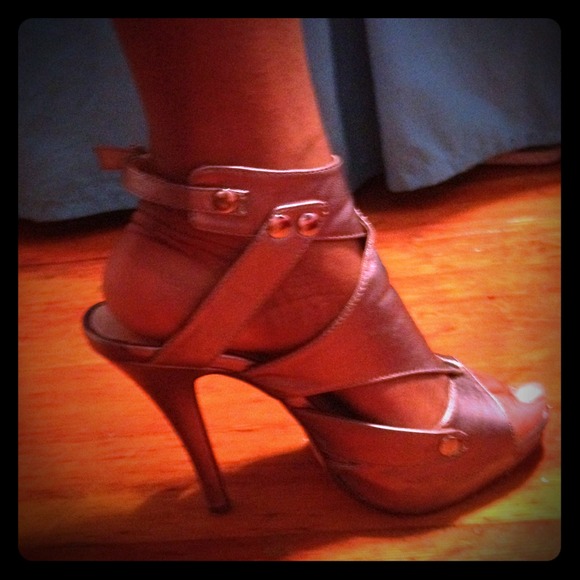 Sexy silver heels 👠👠