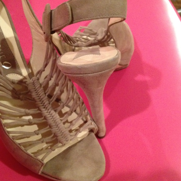 Neutral but Hot Heels - Picture 3 of 4