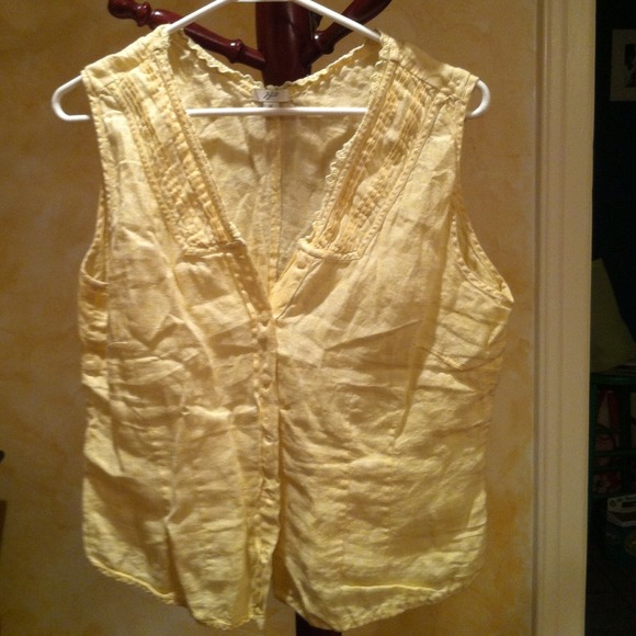 light yellow linen sleeveless blouse - Picture 2 of 4